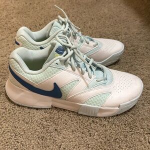 Nike Court Lite 4. Hard court tennis